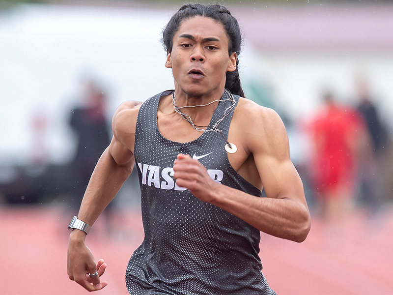 Action shot of Vassar runner Darnell Worley ’24