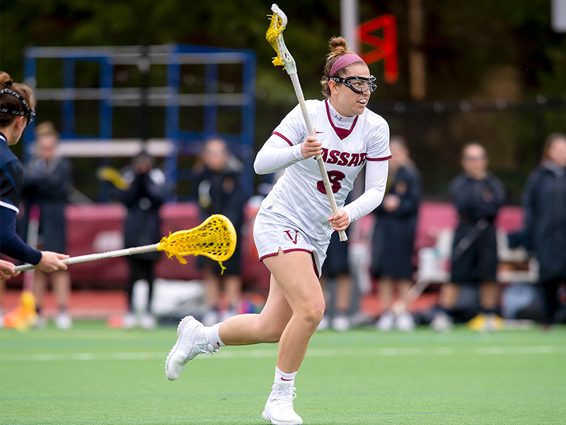 Action shot of Vassar lacrosse player Maddie Kretten ’23