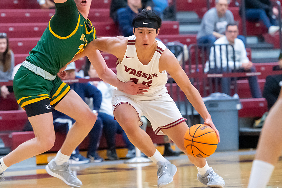 Action shot of Avery Lee dribbling a basketball.